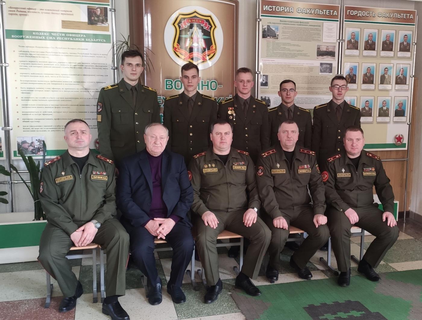 Сдача государственного экзамена выпускниками кафедры «Тактика и общевоенная подготовка» специальности «Промышленное и гражданское строительство»